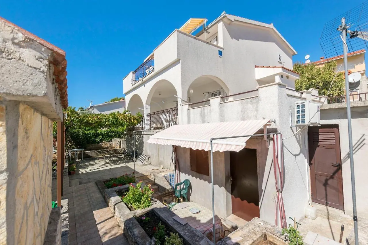 Apartments Neda Trogir 0*,